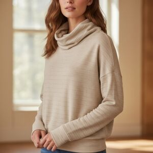 Women's L Cream Lightweight Stretchy Camel Tan Sweater